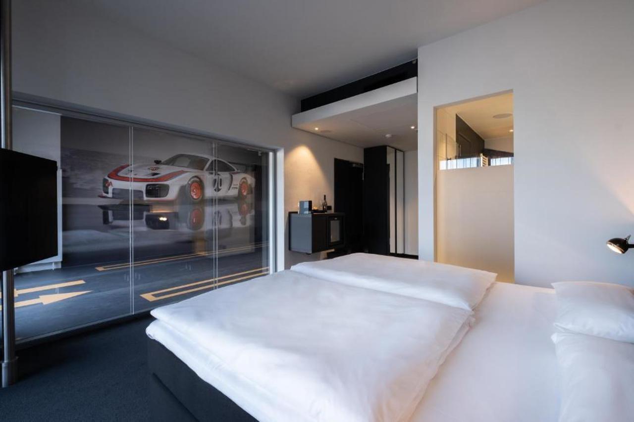 V8 Hotel Koeln At Motorworld Exterior foto