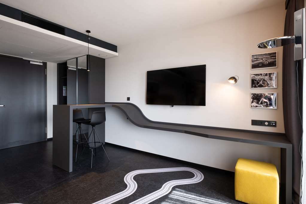 V8 Hotel Koeln At Motorworld Habitación foto